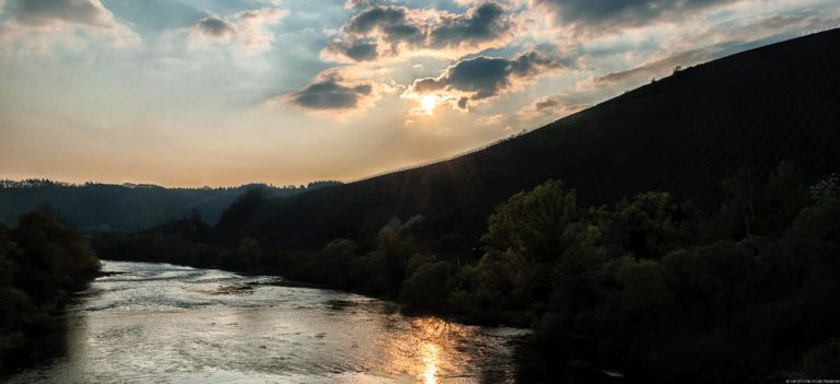 Kontrastreicher Sonnenuntergang in Kanzem; Blog Bild für Vinaet