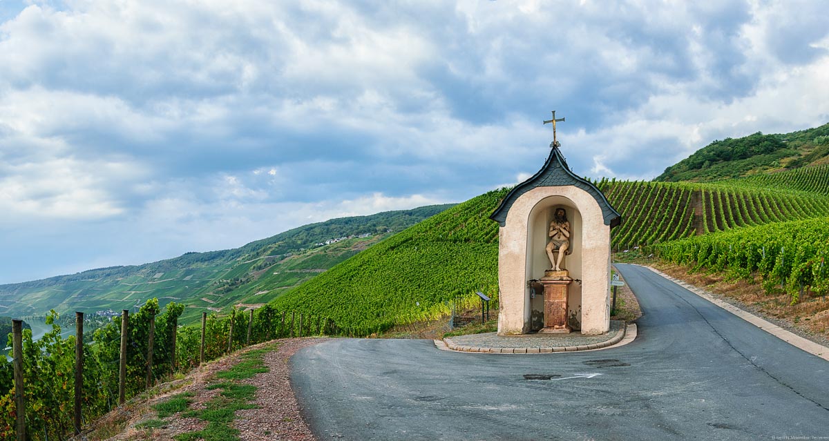 Altar am Weg im Weinberg