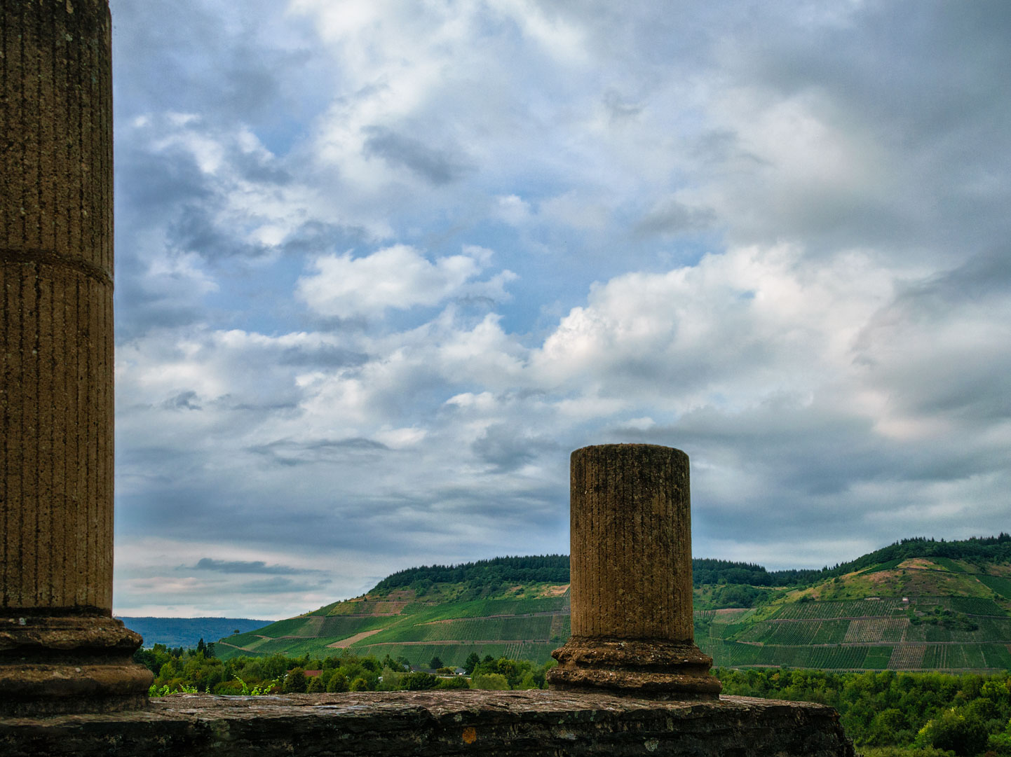 Von der alten Longuicher Römervilla hatten die alten römischen Gutsbesitzer wahrscheinlich einen wunderbaren Blick auf den Annaberg bei Schweich. Dort beginnt die Mittelmosel.