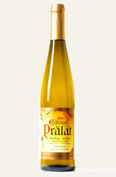 Rieslingflasche des Weingutes Karl Erbes des Jahrgangs 2014 Die Farbe ist gelb, orange und gold.