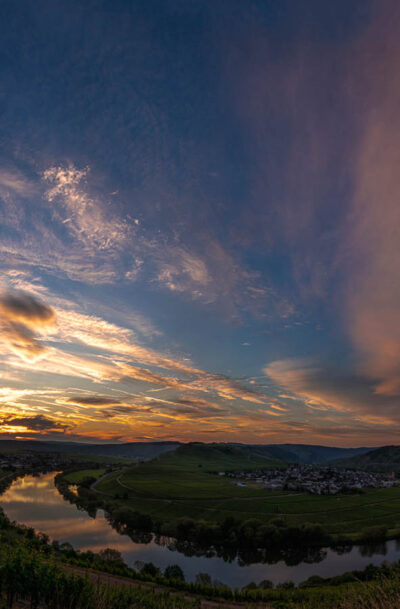 Die Trittenheimer Moselschleife: Idyllische Abendramatik <em>16zu9</em>