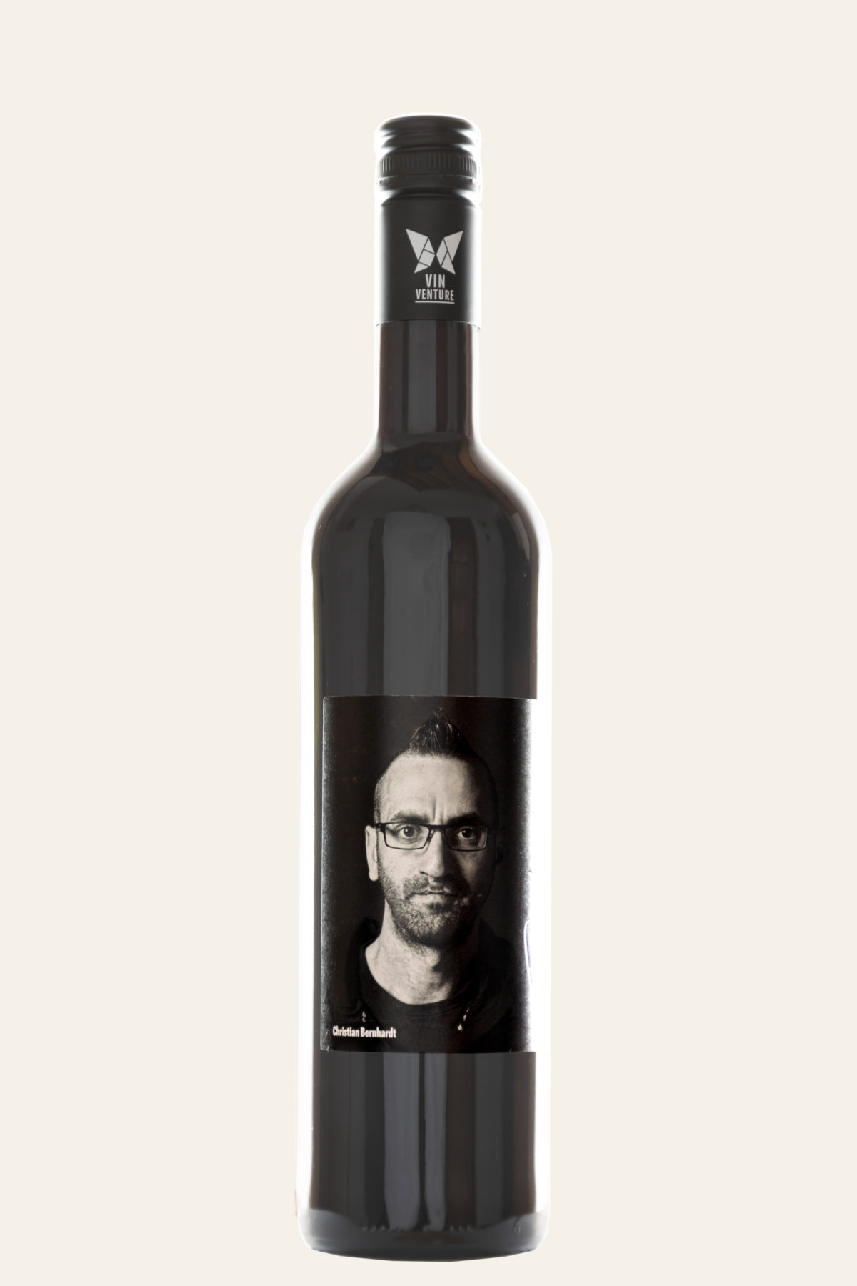 VinVenture Christian Bernhardt Cuvée rot Viva Underdogs 2017 in dunkler Weinflasche