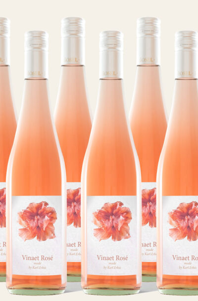 Sechs Weinflaschen Vinaet Rosé made by Karl Erbes 2019 in rötlicher Weinflasche