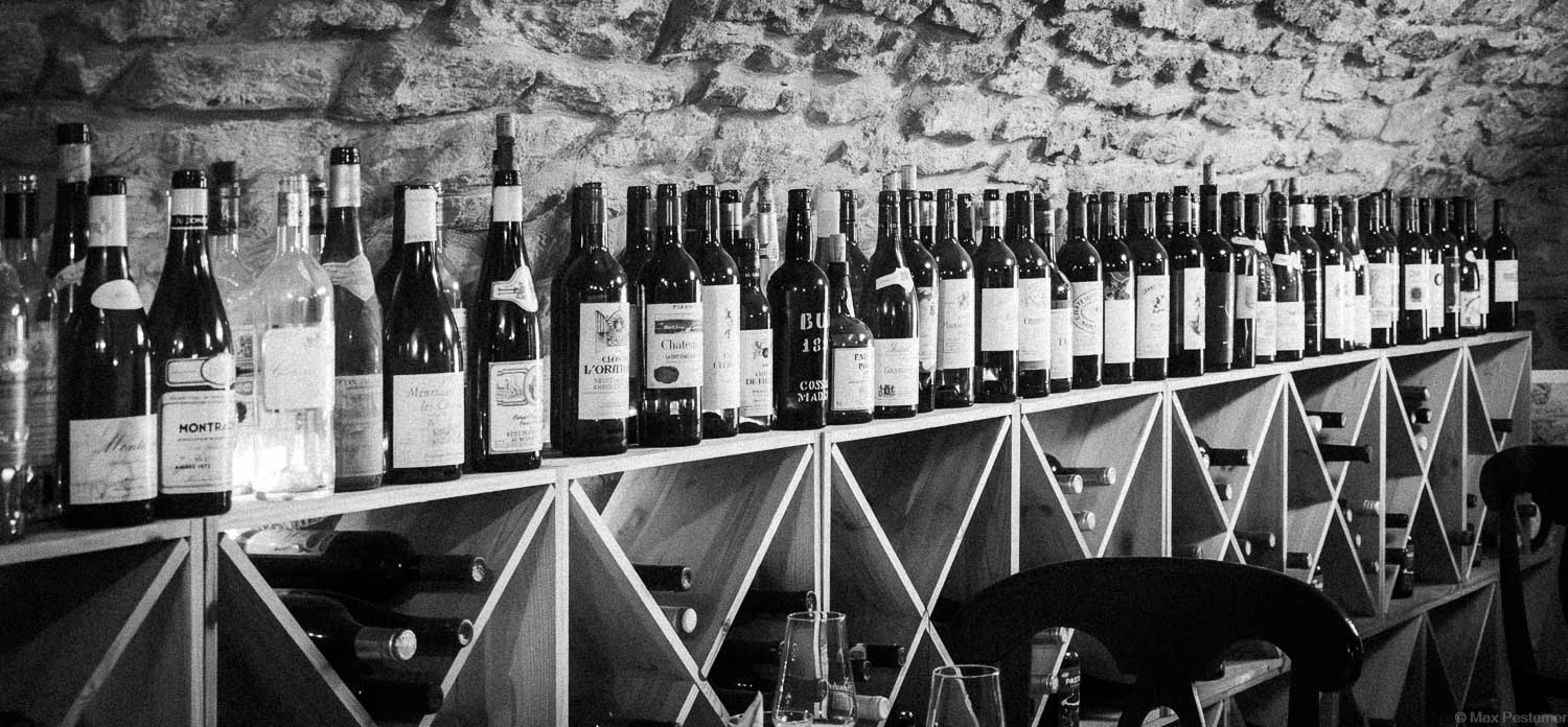 Ausgetrunkene Weine in Schnabels Restaurant: Es sind vor allem leere Weinflaschen aus Frankreich und Italien.